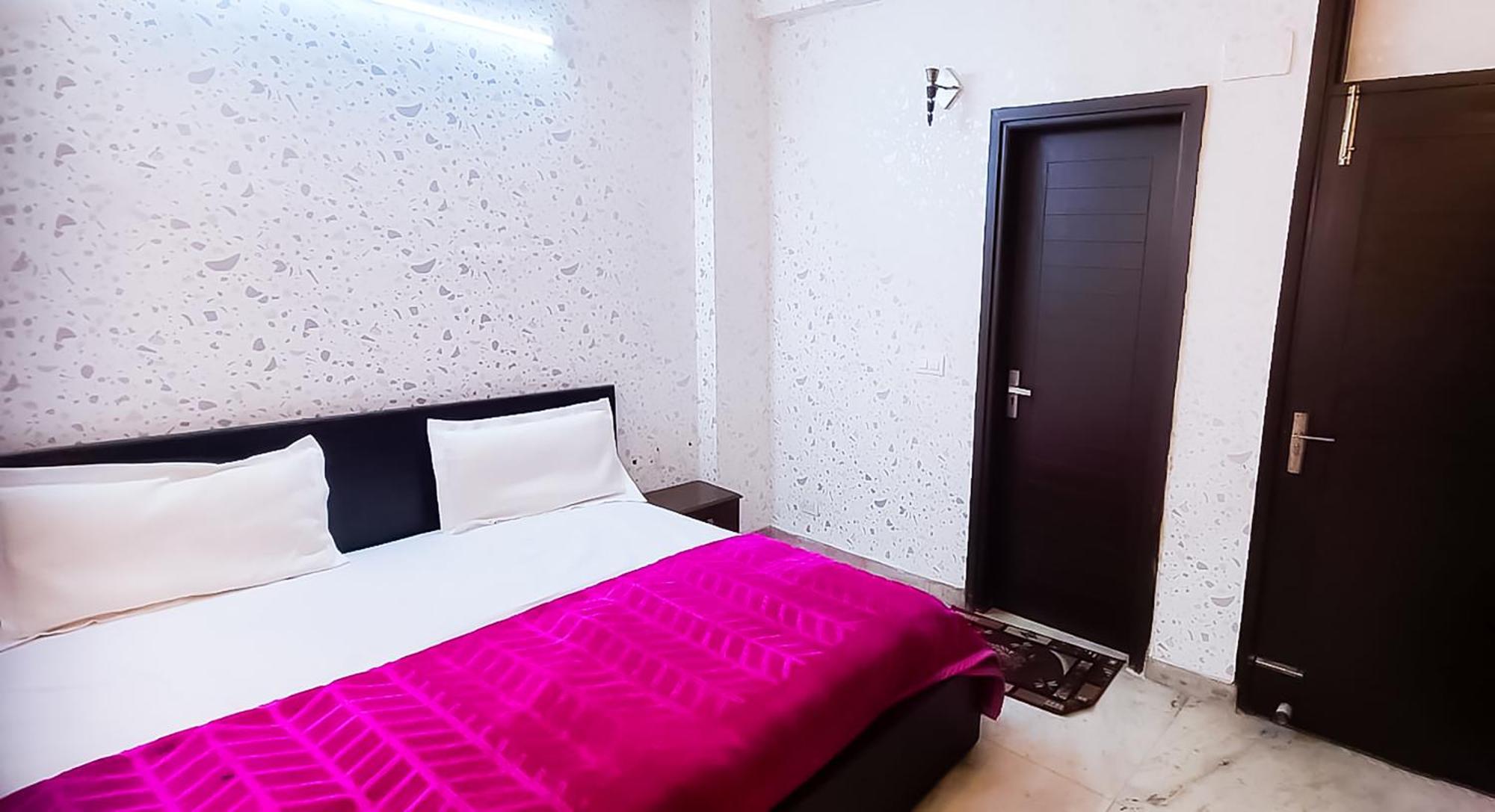 Deluxe Room In Cr Park Nuova Delhi Esterno foto